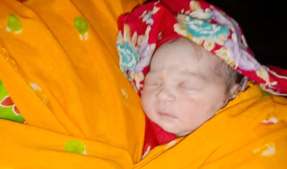 মান্দায় নবজাতককে ফেলে পালালেন মা, বিপাকে বাবা