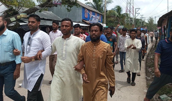 ভিপি নুরের ওপর হামলার প্রতিবাদে তালতলীতে বিক্ষোভ মিছিল