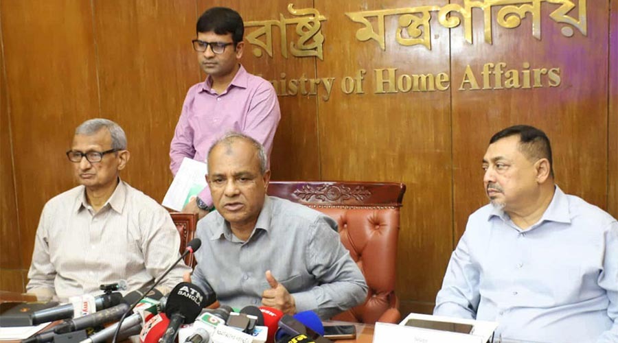 ১২৩ সংগঠন ১৬০৪ বার সড়ক অবরোধ করেছে: স্বরাষ্ট্র উপদেষ্টার