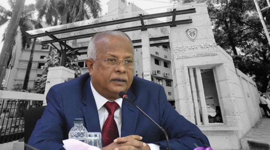 সাবেক দুদক চেয়ারম্যান ইকবাল'র বিরুদ্ধে আনুষ্ঠানিক অনুসন্ধান শুরু করেছে দুদক