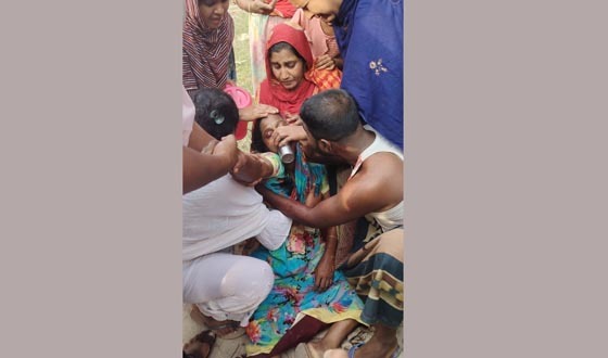 প্রেমে বাঁধা দেওয়ায় ছোড়া গুলিতে গৃহবধু ও যুবক গুলিবিদ্ধ