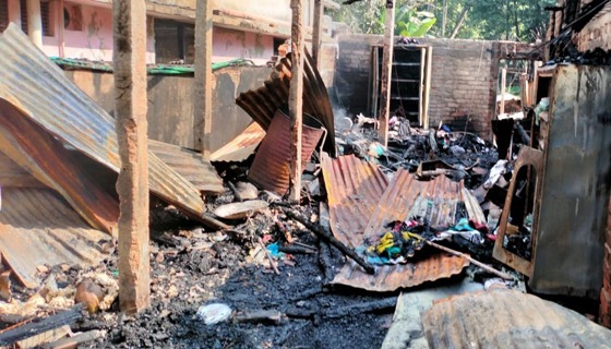 গজারিয়ায় আগুনে বসতঘর পুড়ে ছাই