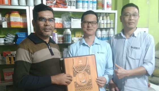 কলারোয়ায় ফিড মার্কেটিং পরিদর্শনে চীনা প্রতিনিধি দল