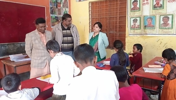 শ্রেণিকক্ষের তালা ভেঙে পরীক্ষার কার্যক্রম চালু করলেন ইউএনও