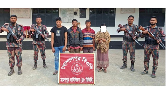 মহেশপুর ভারতে প্রবেশের সময় আটক ৯