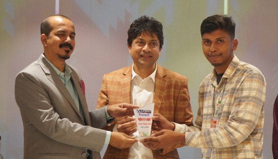 তরুণ উদ্ভাবক ইরান সরদার ড্যাফোডিল ইন্টারন্যাশনাল ইউনিভার্সিটি থেকে পুরস্কৃত