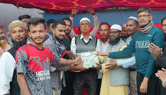 দিঘলিয়ায় ইজিবাইক কল্যাণ সমিতির উদ্যোগে বনভোজন ও ফুটবল টুর্ণামেন্ট