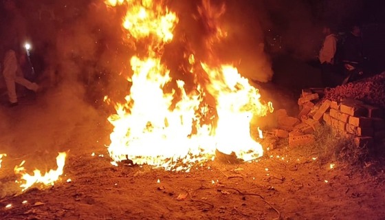 চাঁদাবাজ ও আ’লীগ পূর্নবাসনকারীকে নমিনেশন দেয়ার প্রতিবাদে মহাসড়ক অবরোধ