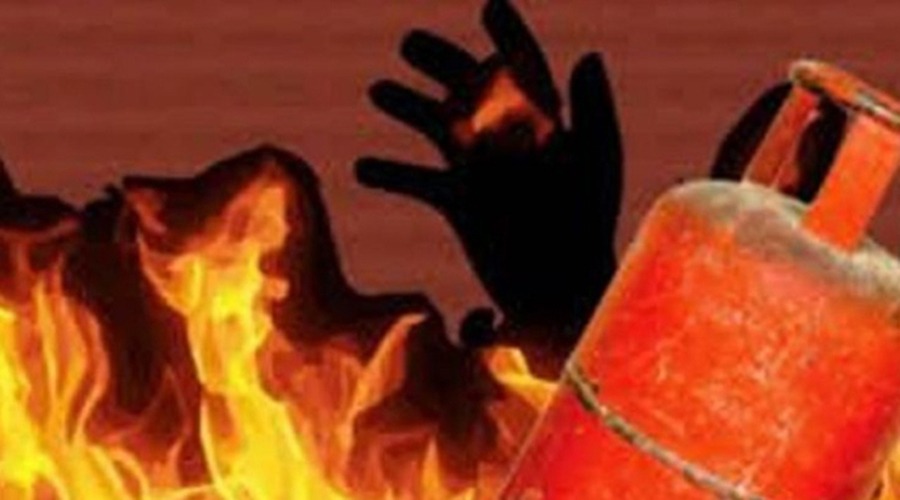 রাজধানীতে গ্যাস লিকেজ, আগুনে দগ্ধ এক পরিবার