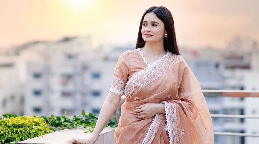 চুম্বন দৃশ্য নিয়ে যা বললেন ঐশী