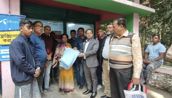 দেবহাটায় অসহায় শীতার্তদের মাঝে শীতবস্ত্র বিতরণ