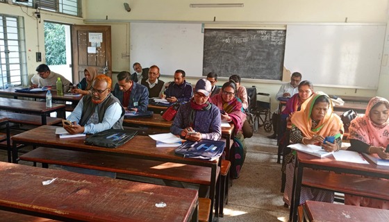 সাতক্ষীরায় চলছে ডিজিটাল স্মার্ট বোর্ড ও অ্যাটেনডেন্স রিডার মেশিন ব্যবহার বিষয়ক প্রশিক্ষণ