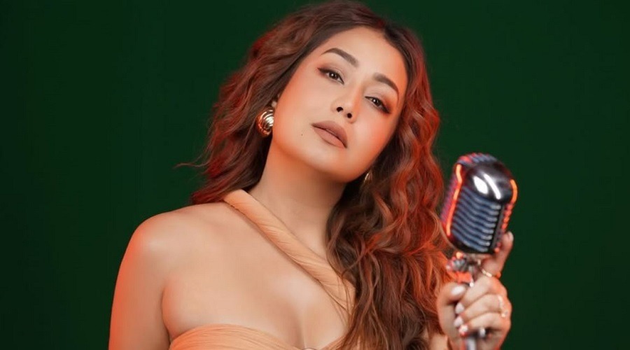 তোপের মুখে পড়লেন নেহা কক্কর