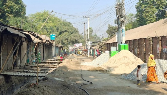 সৈয়দপুরে দীর্ঘ প্রতিক্ষার পর চালু হল সড়ক সংস্কার কাজ