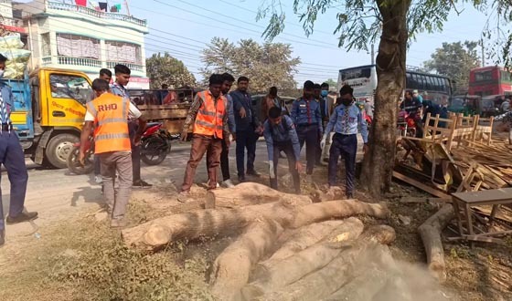 ঝিনাইদহে মহাসড়কের পাশের অবৈধ স্থাপনা উচ্ছেদ