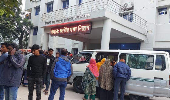 গোমস্তাপুরে সড়ক দুর্ঘটনায় ২ সাইকেল আরোহী নিহত