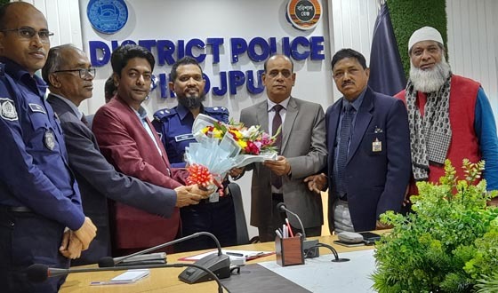 সাংবাদিকদের সঙ্গে পিরোজপুর পুলিশ সুপারের মতবিনিময়