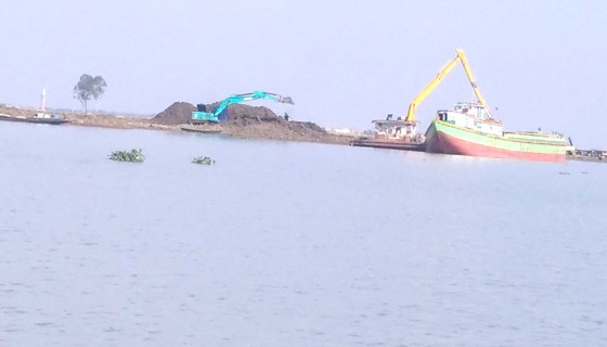 কিশোরগঞ্জের হাওরের কৃষি জমির মাটি চলে যাচ্ছে ইট ভাটায়