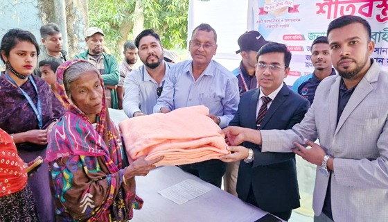 শীতার্তদের মাঝে কম্বল বিতরণ