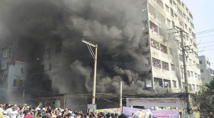 ১২ ঘণ্টার চেষ্টায় নিয়ন্ত্রণে কেরানীগঞ্জের ভবনের আগুন