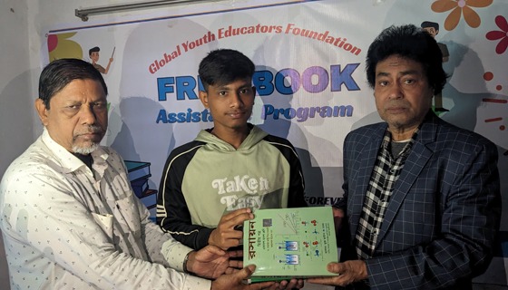 সৈয়দপুরে মেধাবী শিক্ষার্থীদের মাঝে বই বিতরণ