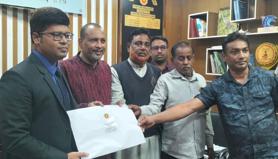 পাবনা-৩ আসনে নির্বাচনী লড়াইয়ে নামছেন প্রার্থীরা, মনোনয়নপত্র সংগ্রহ