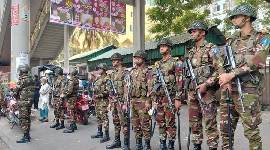 ঢাকাজুড়ে কড়া নিরাপত্তা, সতর্ক অবস্থানে পুলিশ, র‌্যাব ও সেনাবাহিনী