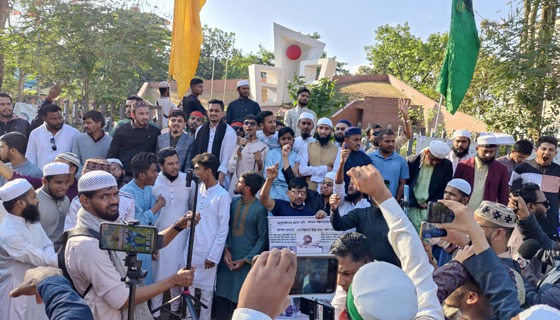 হাদি হত্যার প্রতিবাদে বিক্ষোভে উত্তাল সিলেট, ভারতীয় হাইকমিশনে কড়া নিরাপত্তা