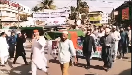 হাদির হত্যার প্রতিবাদে সেনবাগে কফিন নিয়ে ছাত্র-জনতার বিক্ষোভ