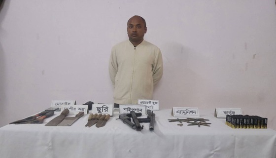 কুমিল্লায় অস্ত্র ও গোলাবারুদ উদ্ধার, সন্ত্রাসী শামীম গ্রেপ্তার