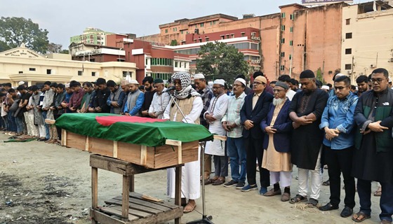 হাদির হত্যার প্রতিবাদে কুমিল্লায় ইনকিলাব মঞ্চের গায়েবানা জানাজা ও বিক্ষোভ