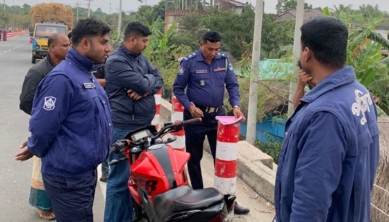 আশাশুনিতে পুলিশের চেকপোস্ট ও টহল কার্যক্রম