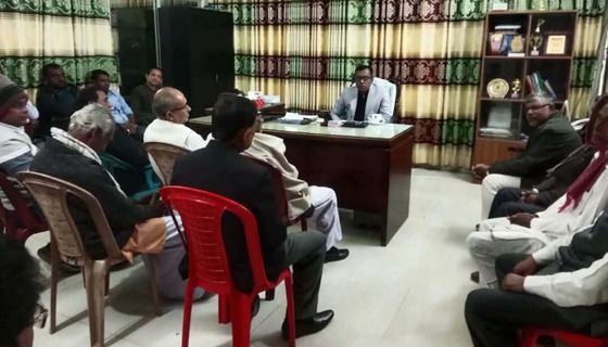 দেবহাটা থানার ওসির সাথে মন্দির কমিটির নেতৃবৃন্দের মতবিনিময়