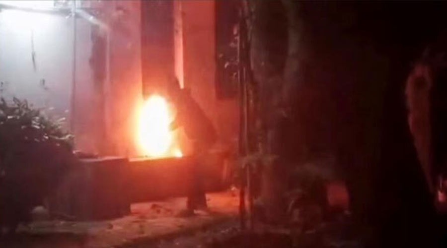 গভীর রাতে বিটিভির মহাপরিচালকের বাড়িতে আগুন