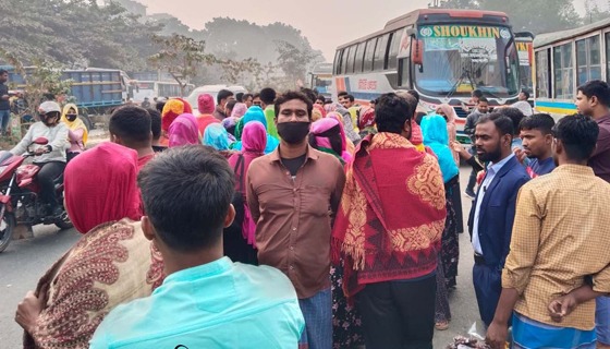 ঢাকা-ময়মনসিংহ মহাসড় প্রায় এক ঘন্টা আবরোধ