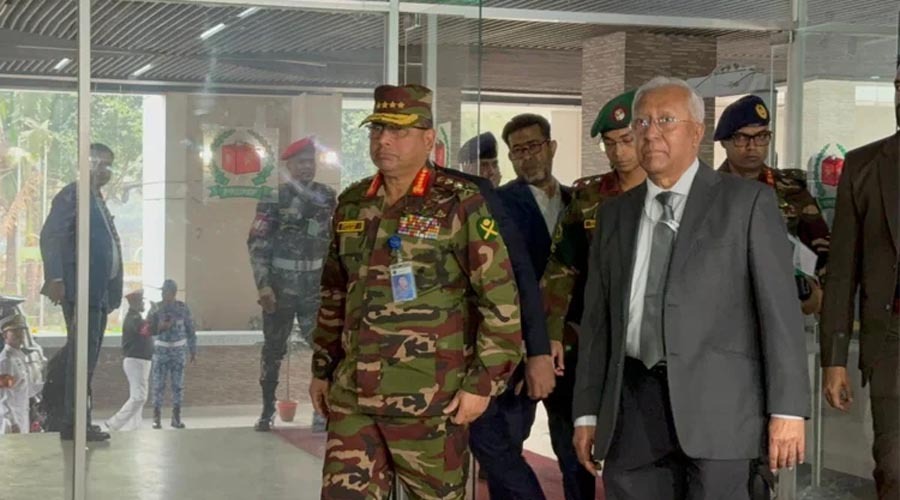 ত্রয়োদশ নির্বাচন সামনে রেখে ইসির সঙ্গে তিন বাহিনী প্রধান বৈঠক অনুষ্ঠিত