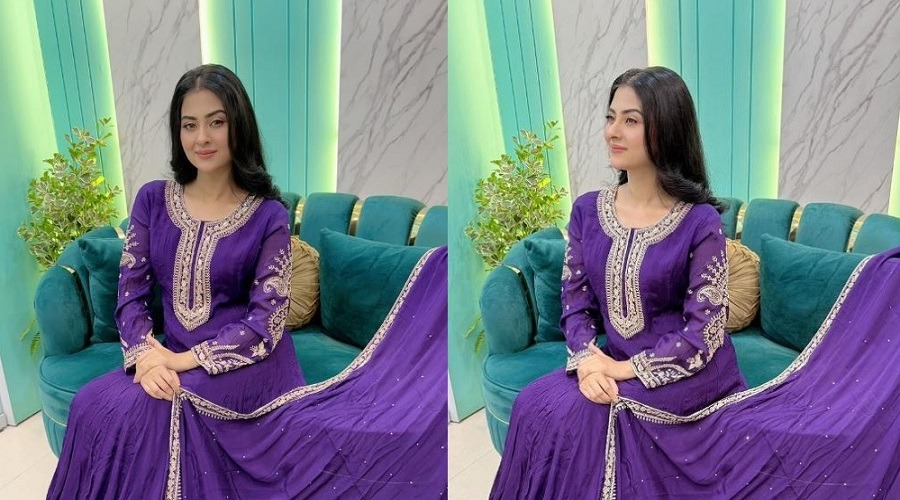 বেগুনি রঙের পোশাকে উষ্ণতা ছড়ালেন বুবলী