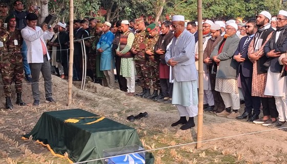 বাবার কবরের পাশে শায়িত হলেন সুদানে নিহত শান্তিরক্ষী শহীদ সবুজ মিয়া