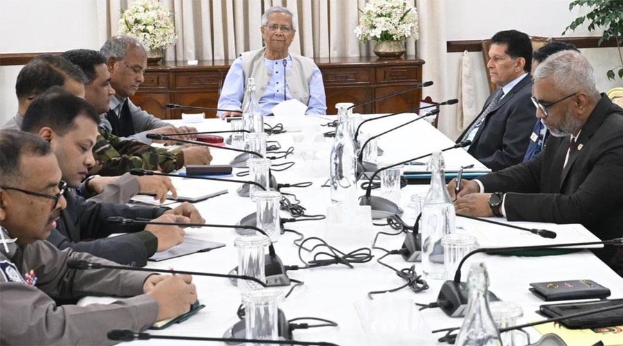 নির্বাচন সামনে রেখে নিরাপত্তা জোরদারে প্রধান উপদেষ্টার বৈঠক