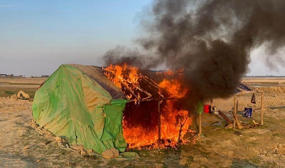 সরাইলে ৪ মাটি খেকোর কারাদন্ড, পুঁড়িয়ে দিয়েছেন আস্তানা