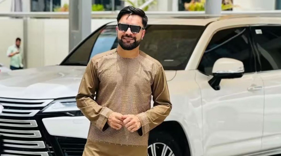 বুলেটপ্রুফ গাড়িতে চলাফেরা করেন রশিদ খান