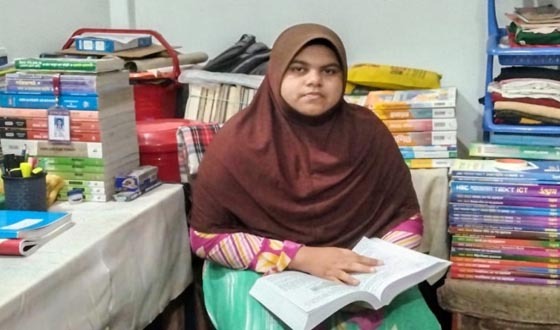 সরকারি মেডিকেলে চান্স পেলেও অর্থের টানাপোড়েনে তাপস্বীর ভর্তি অনিশ্চিত