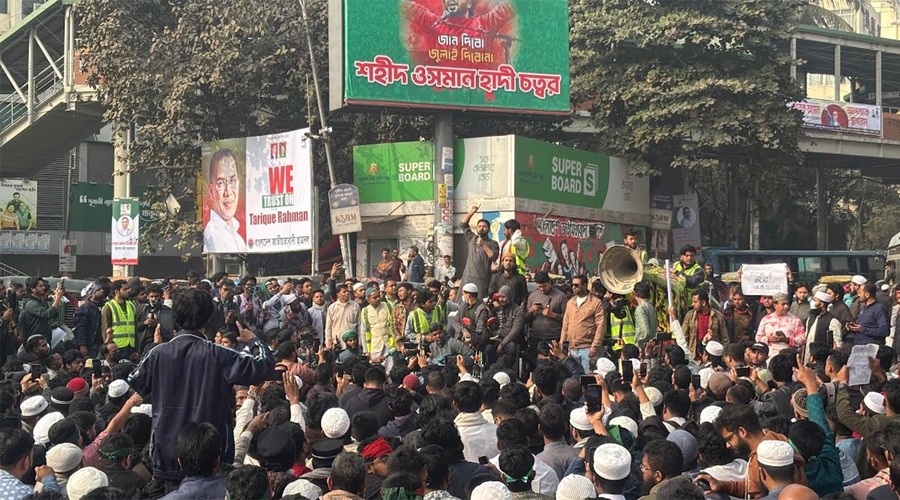 হাদি হত্যাকাণ্ড: শাহবাগ অবরোধে যান চলাচল বন্ধ