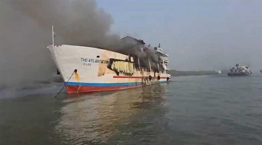 কক্সবাজারে সেন্টমার্টিনগামী জাহাজে আগুন, কর্মচারীর মৃত্যু