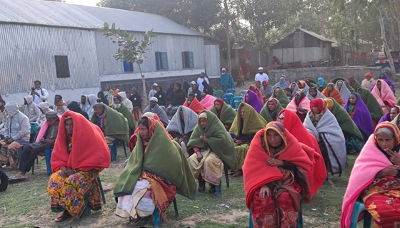 সুন্দরগঞ্জে নিঃস্বার্থ শান্তি সংঘের শীতবস্ত্র বিতরণ