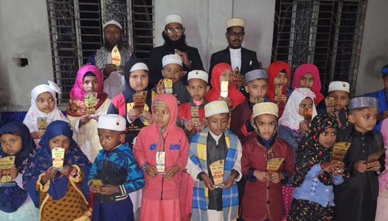 দিঘলিয়ায় আজিজুল উলুম কওমি মাদ্রাসায় মাহফিল ও পুরস্কার বিতরণ