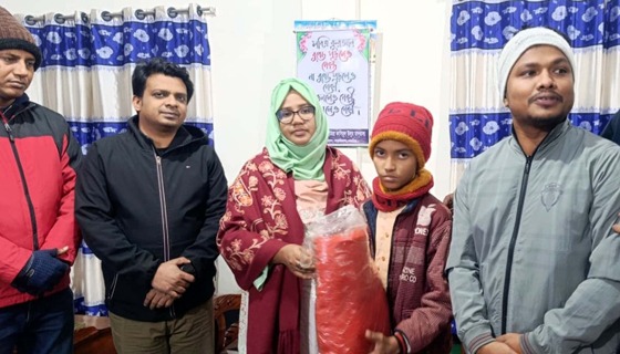 বড়াইগ্রামে এতিম-অসহায়দের মাঝে ইউএনও’র শীতবস্ত্র বিতরণ