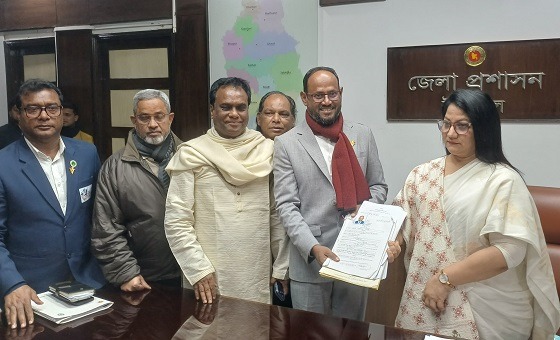 মডেল টাঙ্গাইল গড়ার প্রতিশ্রুতি দিয়ে মনোনয়নপত্র জমা সালাউদ্দিন টুকুর