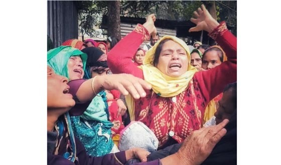 পাবনায় ঘরে ঢুকে বৃদ্ধাকে গলা কেটে হত্যা