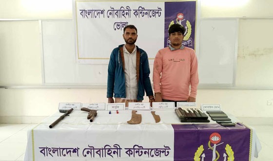 বাংলাদেশ নৌবাহিনীর অভিযানে অস্ত্রসহ শীর্ষ সন্ত্রাসী আটক